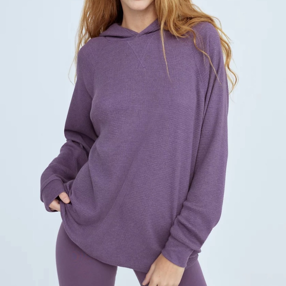 ⭐️ HP ⭐️ New Aritzia TNA Superior Waffle Thermal Hoodie in Heather Light Grey - Picture 5 of 6